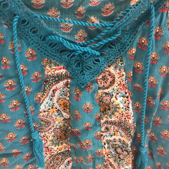 Turquoise Pattern Top - Picture 2 of 3